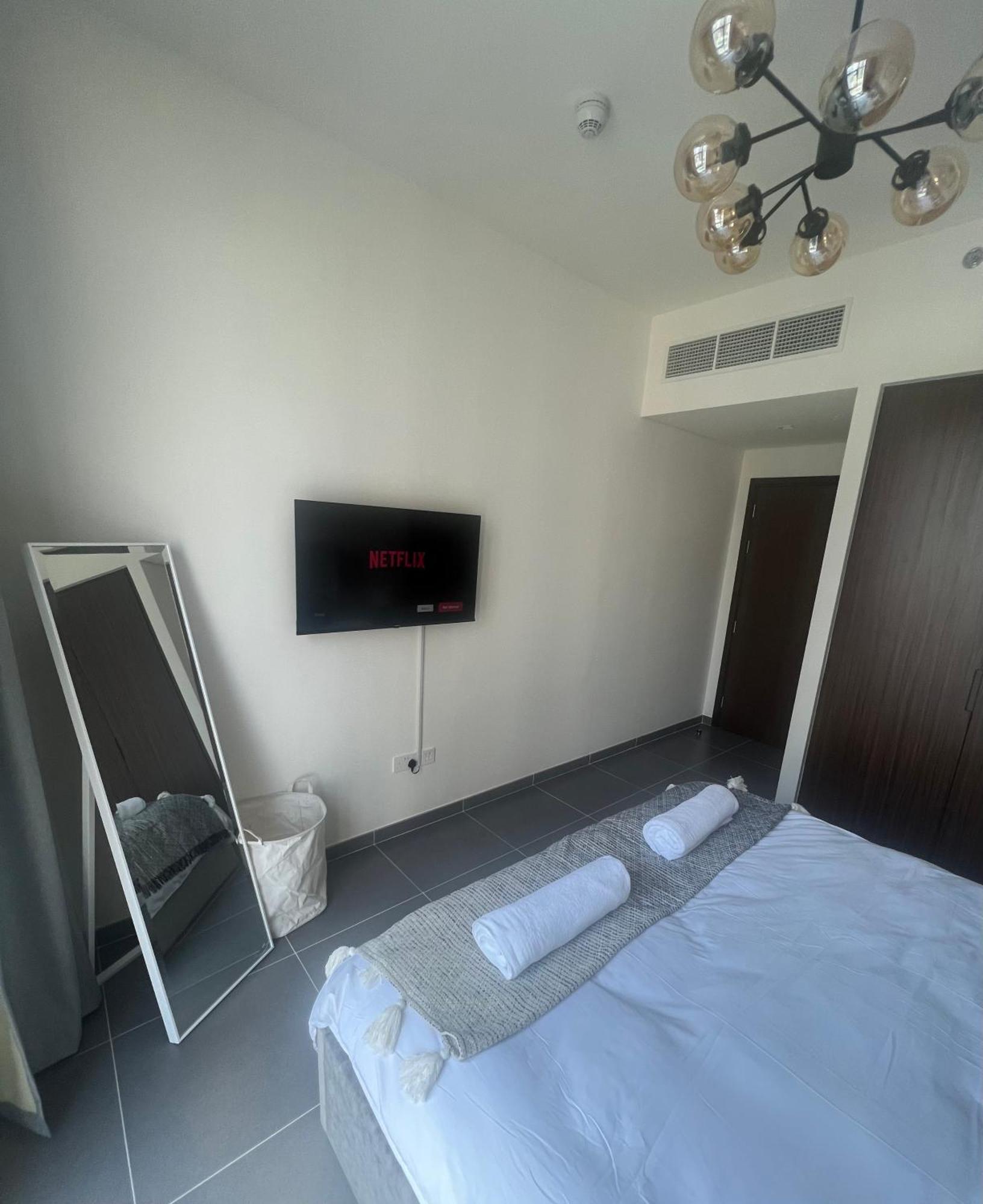 Trendy 1 Bed Apartment- Promenade Living - Creek Harbour Apartment *